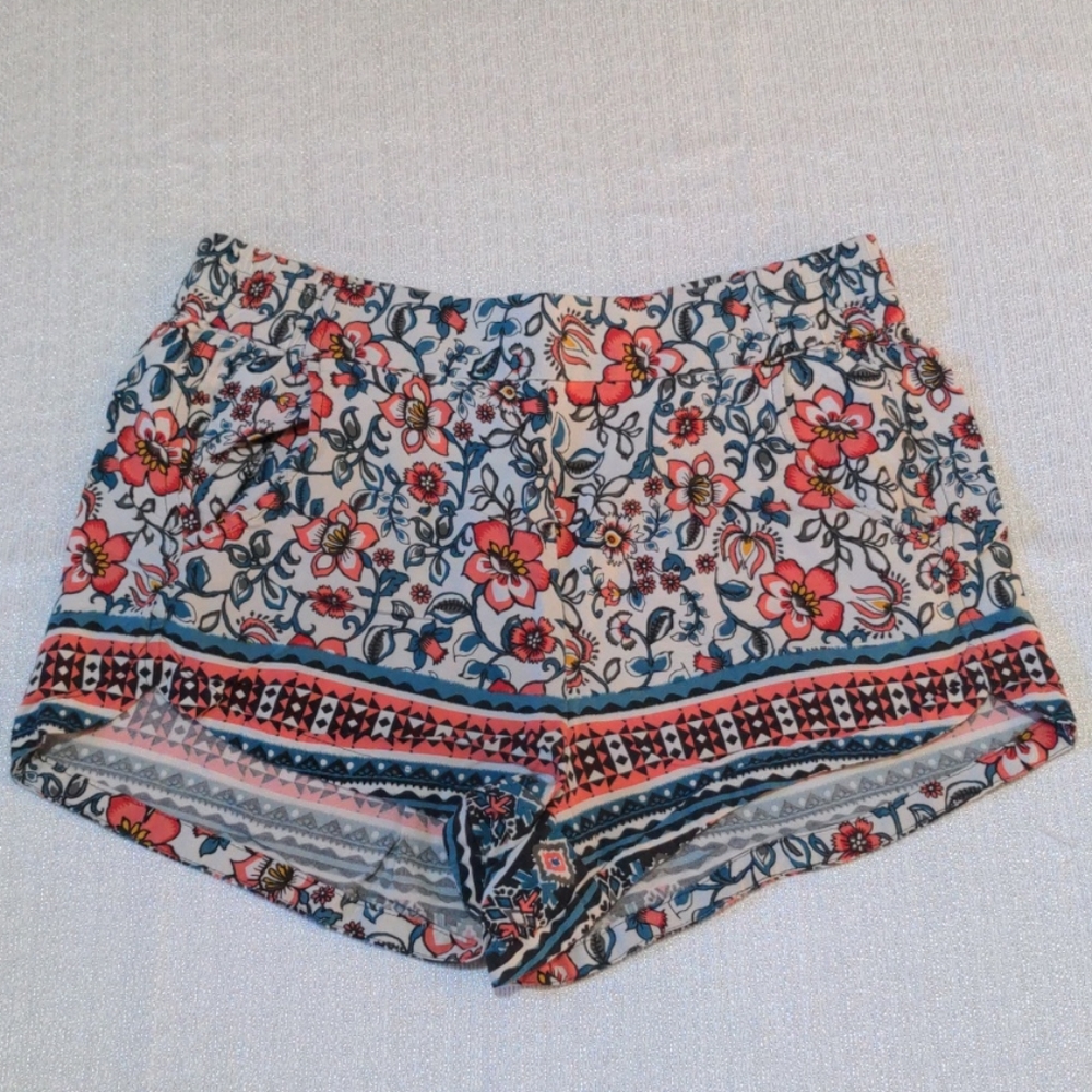 Express - Lightweight Floral Shorts w/ Pockets